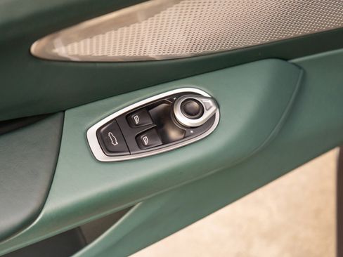 Used 2025 Aston Martin V8 Vantage Coupe image 15