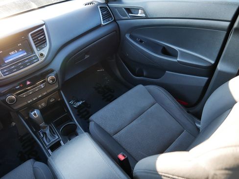 Used 2017 Hyundai Tucson SE image 11