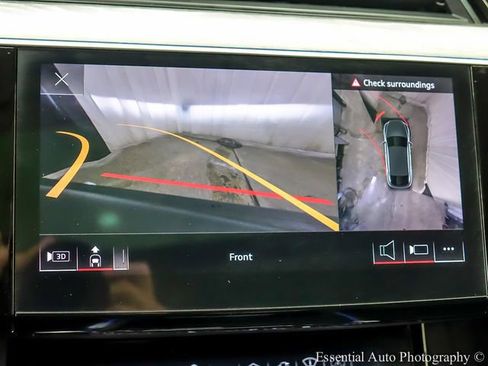 Used 2021 Audi e-tron Prestige w/ Prestige Package image 18