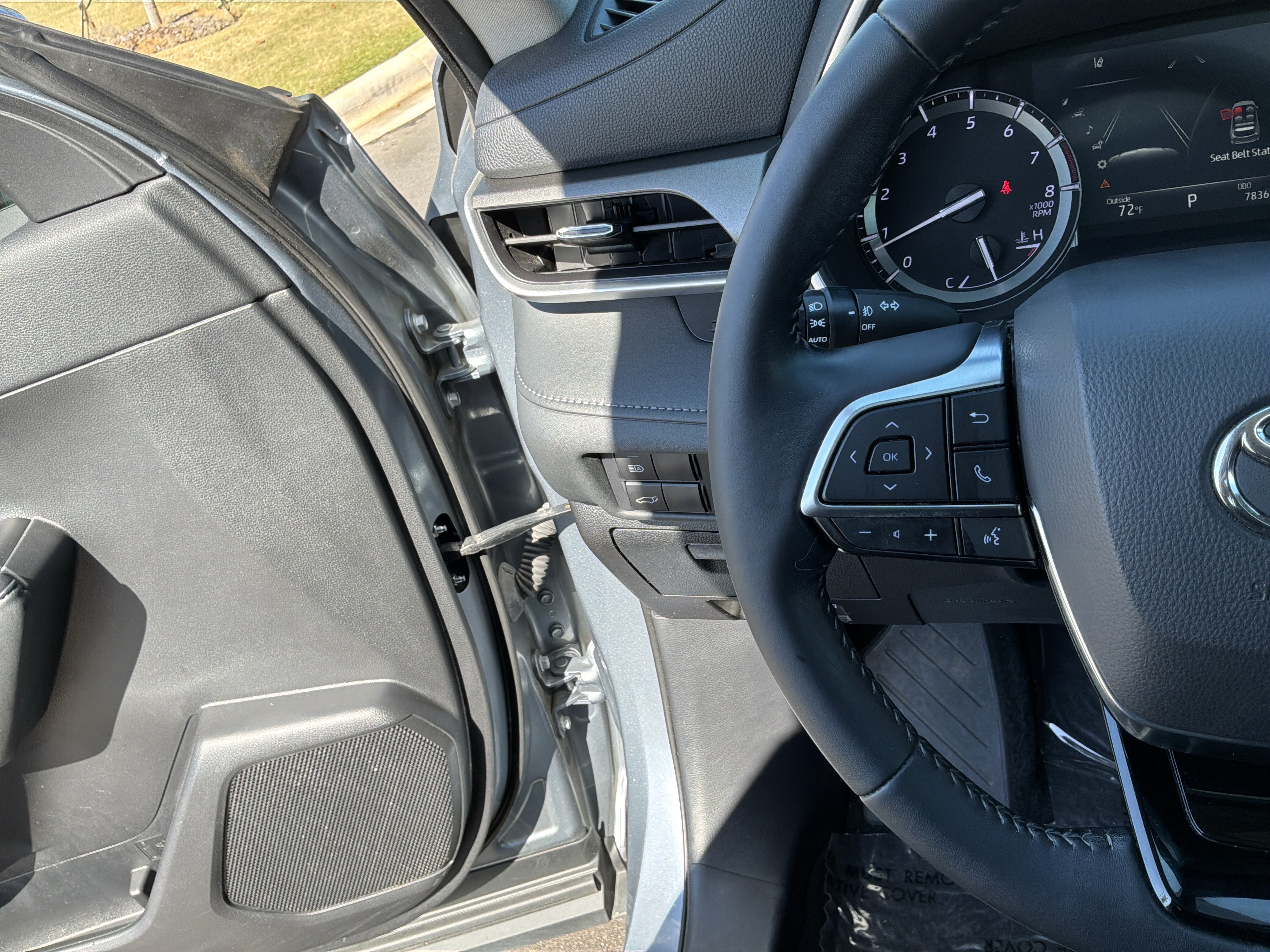 Used 2021 Toyota Highlander XLE AWD/4WD image 19