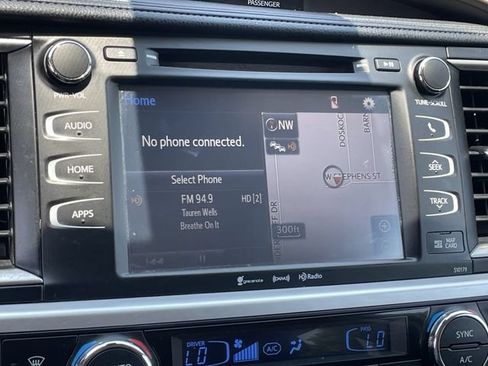 Used 2018 Toyota Highlander XLE FWD image 17
