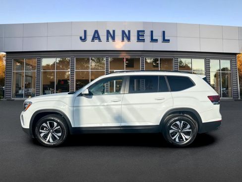 Used 2024 Volkswagen Atlas SE AWD/4WD image 8