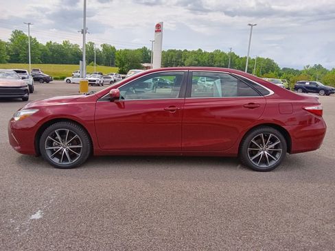 Used 2017 Toyota Camry XSE w/ Moonroof Package FWD image 5
