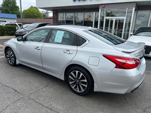 Used 2016 Nissan Altima 2.5 SL w/ 2.5 Technology Package FWD image 12