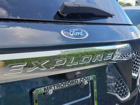 Used 2023 Ford Explorer XLT w/ Equipment Group 202A RWD image 6