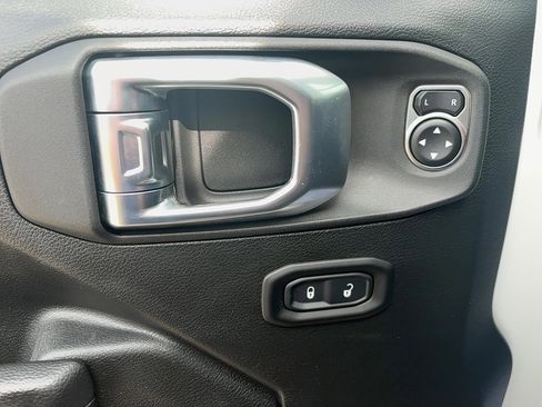 Used 2022 Jeep Gladiator Sport image 15