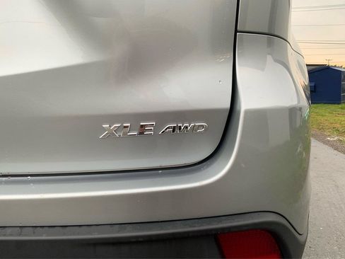 Used 2017 Toyota Highlander XLE AWD/4WD image 23