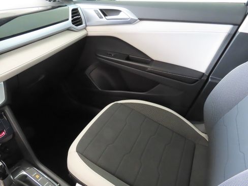 New 2026 Volkswagen Taos SE FWD image 18