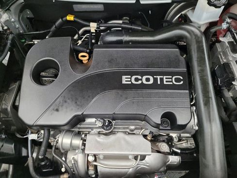 Used 2021 Chevrolet Equinox LT image 30