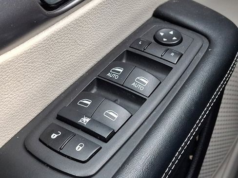 Certified 2022 Chrysler Pacifica Touring-L image 32