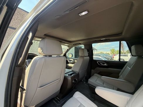 Used 2022 Chevrolet Tahoe Z71 w/ Luxury Package AWD/4WD image 7