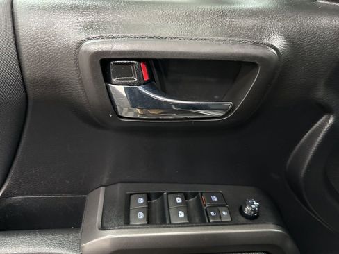 Used 2021 Toyota Tacoma TRD Off-Road w/ Technology Package AWD/4WD image 21