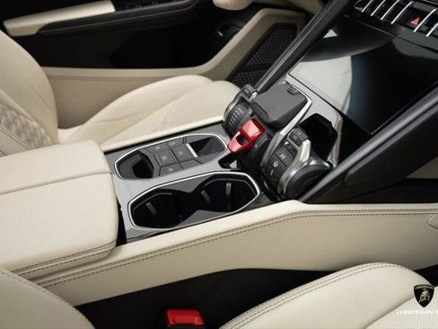 Used 2022 Lamborghini Urus AWD/4WD image 46