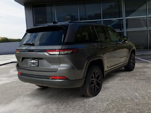 New 2025 Jeep Grand Cherokee Altitude image 7