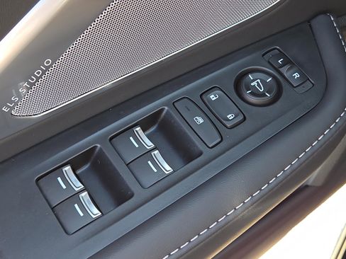 Used 2025 Acura RDX w/Technology Package image 41