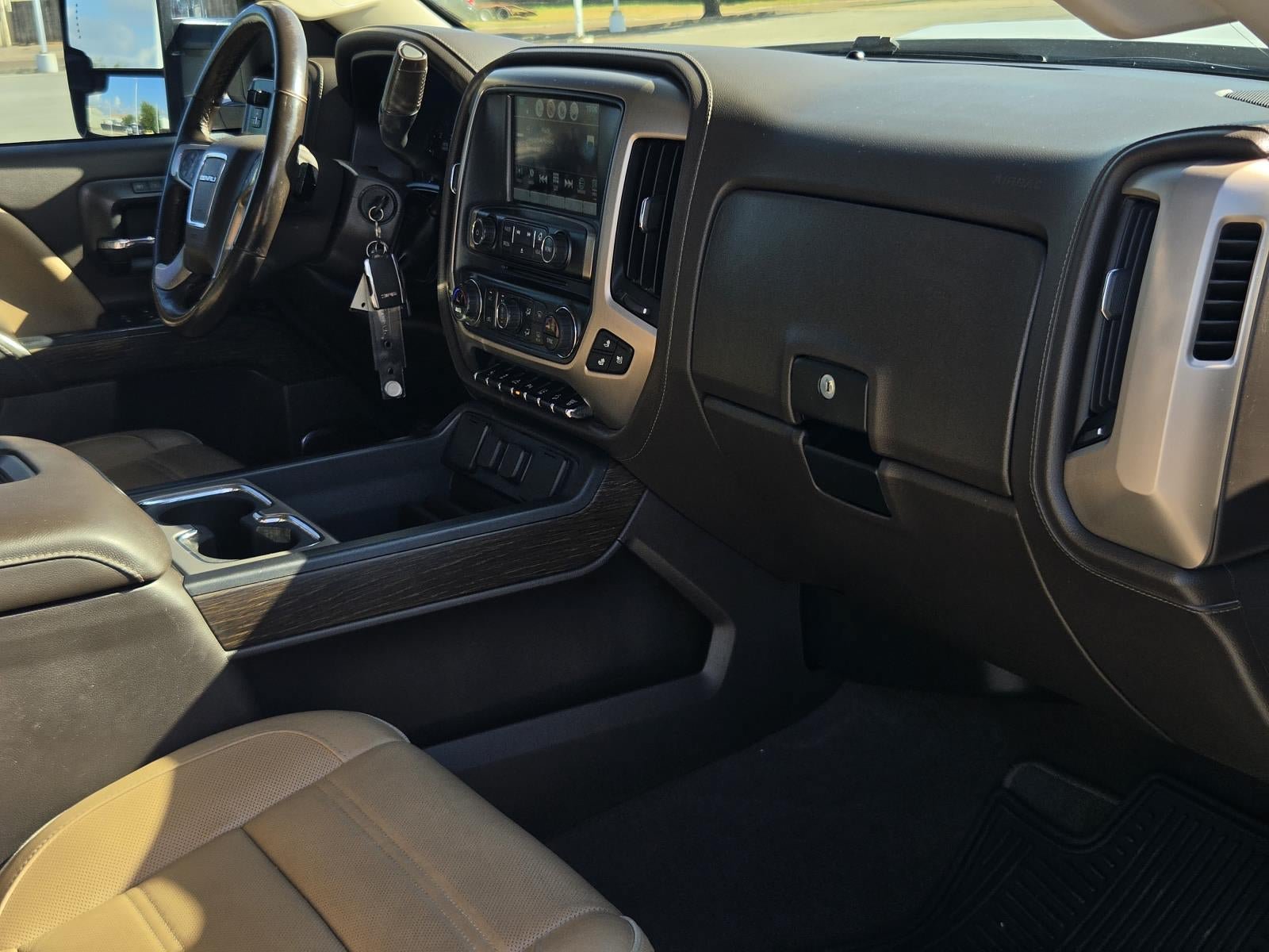 Used 2019 GMC Sierra 2500 Denali w/ Duramax Plus Package AWD/4WD image 9