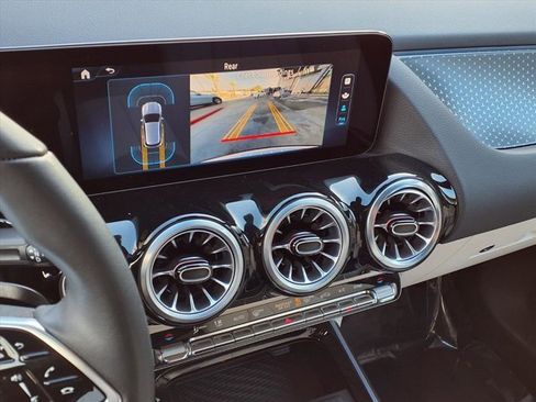 Used 2025 Mercedes-Benz GLA 250 4MATIC image 6