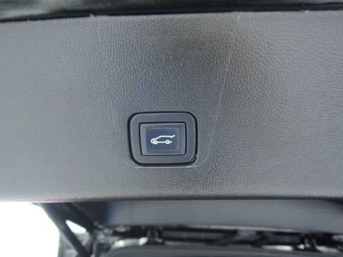 Used 2023 Chevrolet Traverse RS w/ LPO, Floor Liner Package AWD/4WD image 33