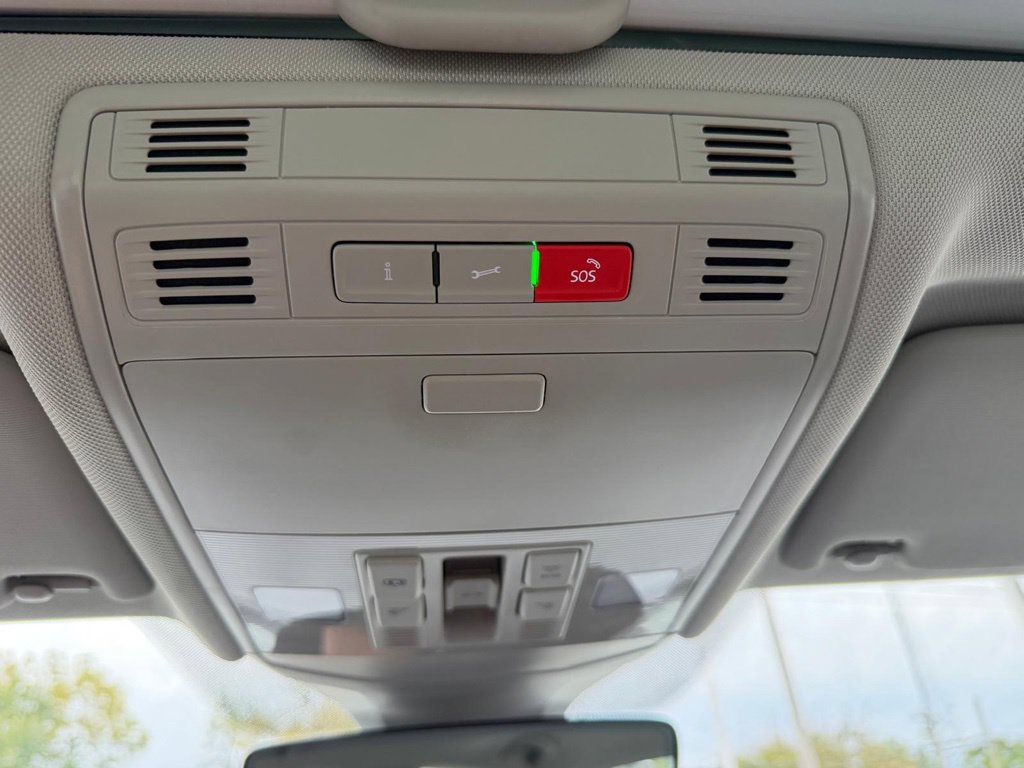 Used 2025 Volkswagen Jetta SEL FWD image 36