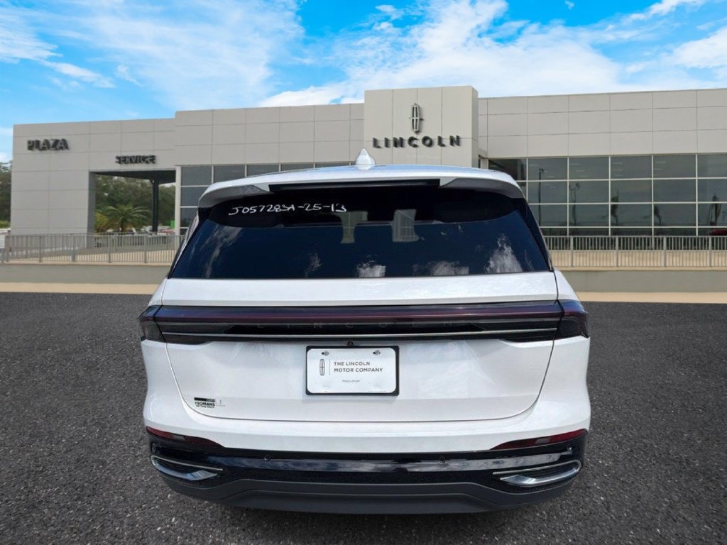 Used 2025 Lincoln Nautilus Premier AWD/4WD image 4