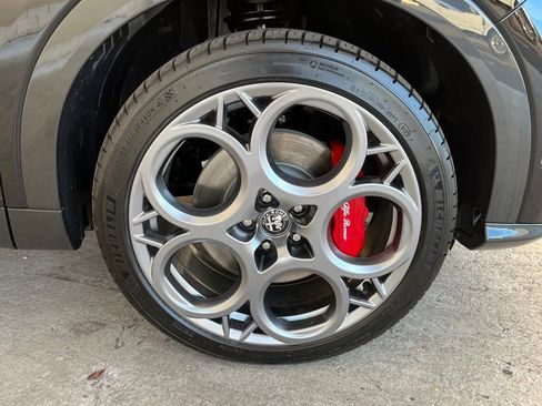 New 2024 Alfa Romeo Tonale Veloce image 2