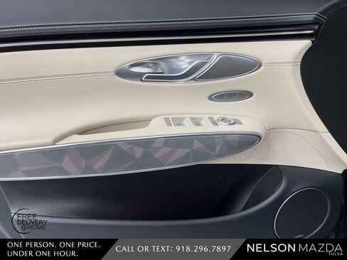 Used 2025 Genesis GV70 3.5T Sport w/ Sport Advanced Package image 17