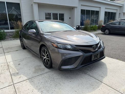 Used 2021 Toyota Camry SE w/ Cold Weather Package AWD/4WD image 5