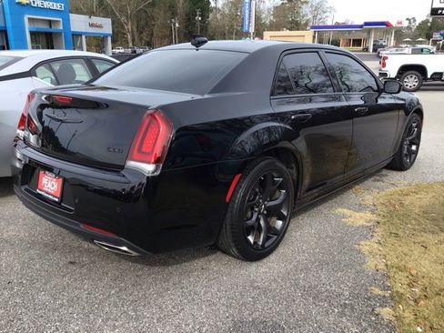 Used 2023 Chrysler 300 Touring L w/ Comfort Group image 4