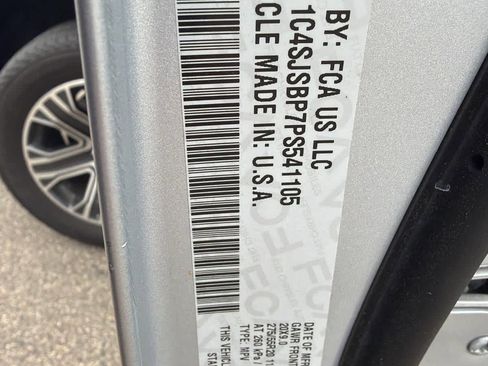 Used 2023 Jeep Wagoneer L Series II AWD/4WD image 13
