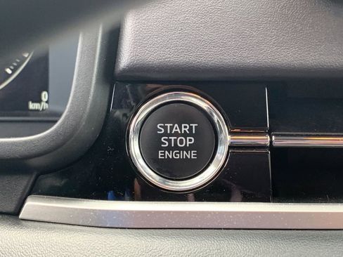 Used 2023 Mitsubishi Outlander SE image 29