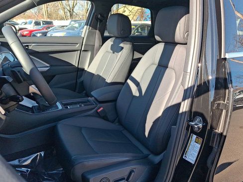 Used 2025 Audi Q3 2.0T Premium w/ Convenience Package image 11
