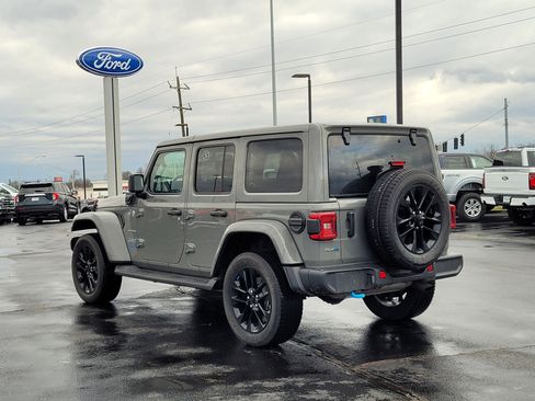 Used 2022 Jeep Wrangler Unlimited Sahara w/ Cold Weather Group image 6