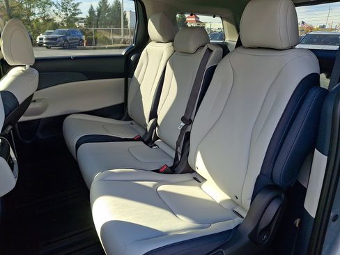 New 2026 Kia Carnival EX image 11