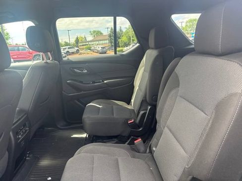 Certified 2023 Chevrolet Traverse LT FWD image 9