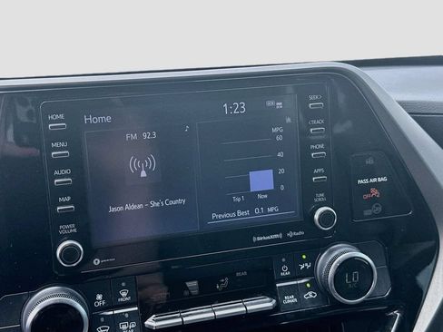Used 2022 Toyota Highlander LE FWD image 15