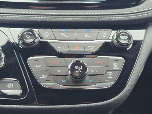 New 2026 Chrysler Pacifica Select image 39