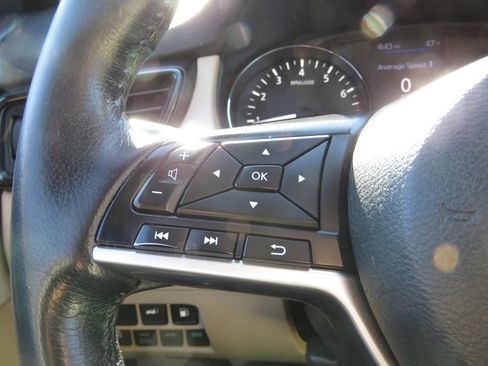 Used 2018 Nissan Rogue SV w/ Sun & Sound Touring Package image 22