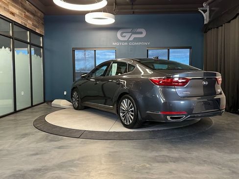 Used 2018 Kia Cadenza Premium w/ Luxury Package FWD image 5