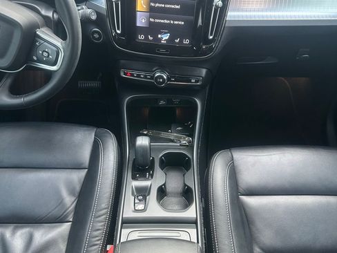 Used 2022 Volvo XC40 T5 Momentum AWD/4WD image 18