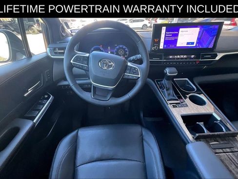 Used 2025 Toyota Sienna Platinum image 7
