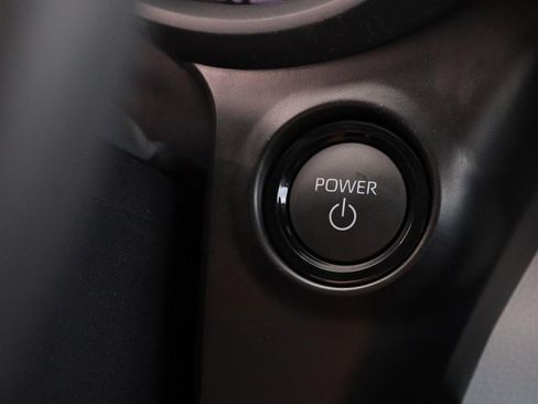 Used 2025 Toyota Sienna XLE FWD image 17