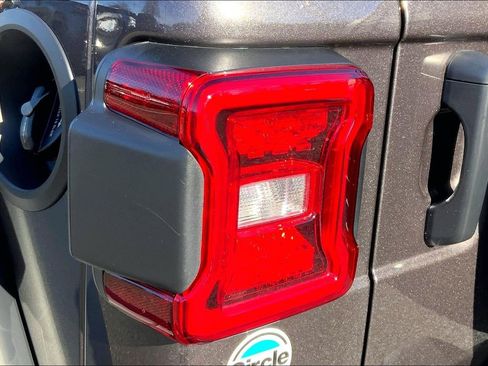 Certified 2025 Jeep Wrangler Willys image 25