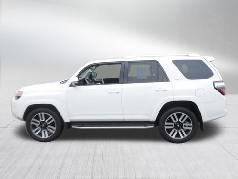Used 2017 Toyota 4Runner SR5 Premium RWD image 4