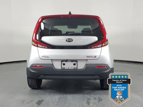 Certified 2021 Kia Soul S image 6