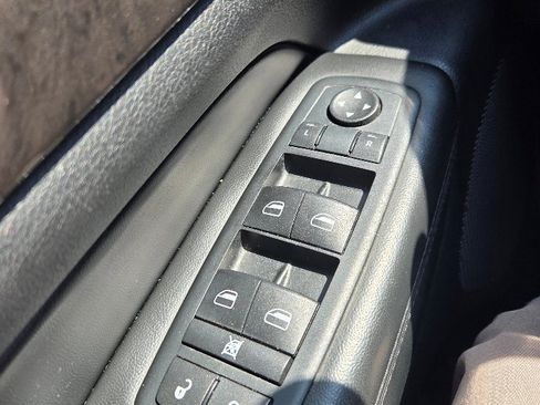 Used 2011 Jeep Grand Cherokee Laredo image 21