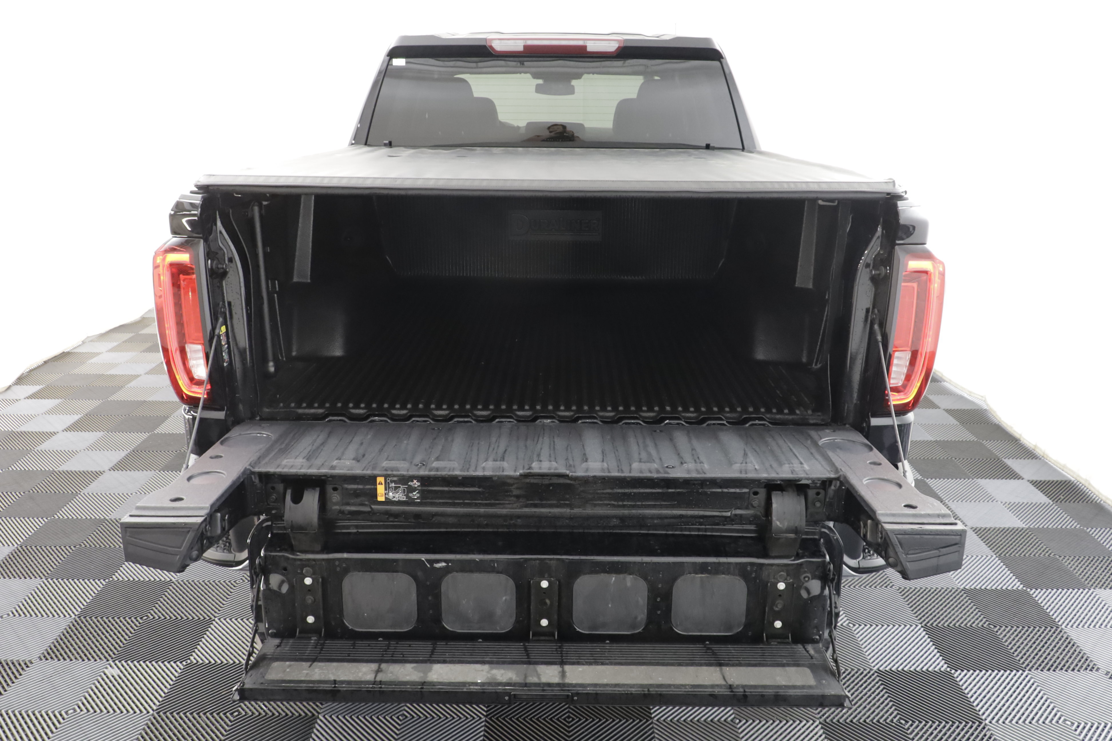 Used 2024 GMC Sierra 1500 SLT AWD/4WD image 22