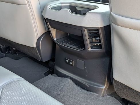 Used 2025 Toyota Tundra Limited AWD/4WD image 31