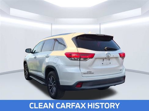 Used 2019 Toyota Highlander XLE FWD image 2