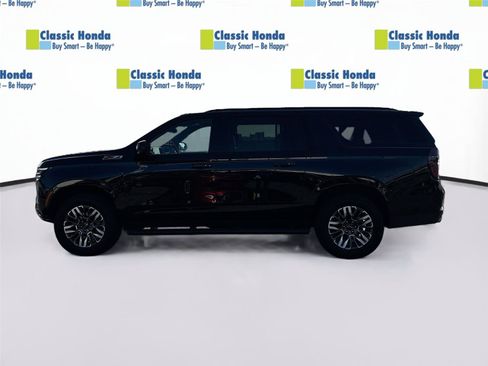 Used 2025 Chevrolet Suburban Z71 AWD/4WD image 4
