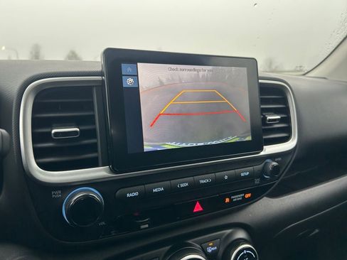 Certified 2025 Hyundai Venue SEL image 19